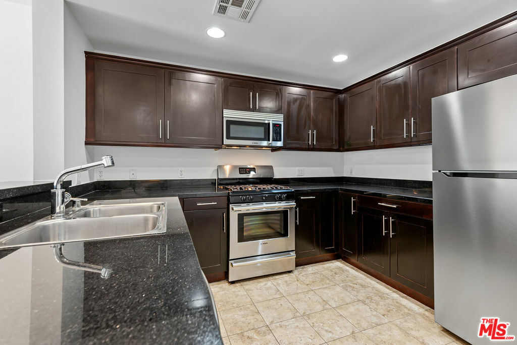Property Photo: 7100 Alvern Street 409 CA 90045
