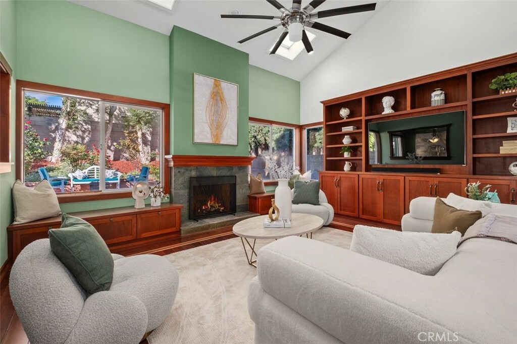 Property Photo: 9 Aberdeen St CA 92620