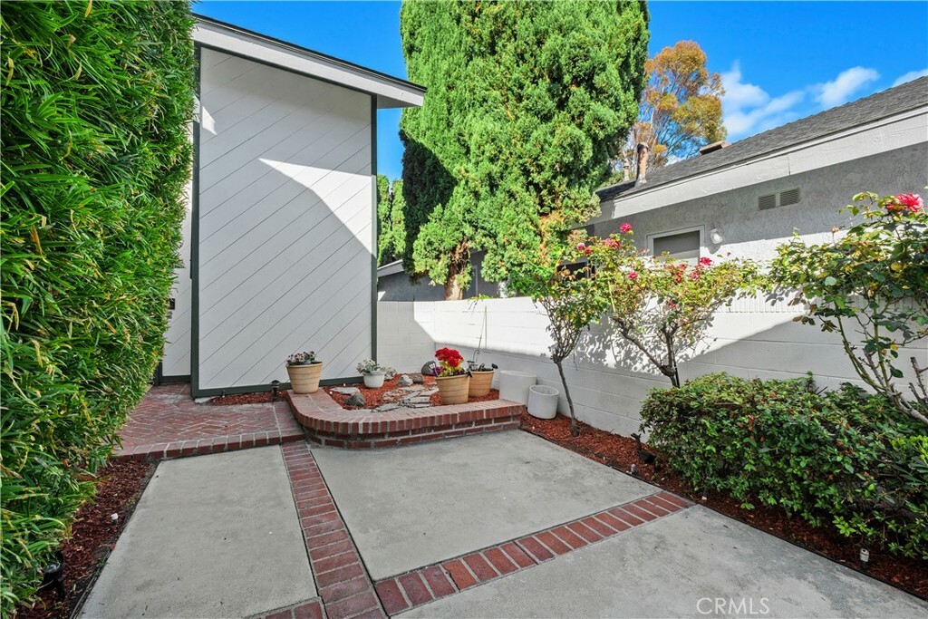 Property Photo:  9 Aberdeen St  CA 92620 