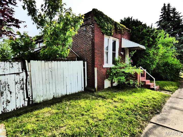 Property Photo:  4448 -4458 Swan Ave  MO 63110 