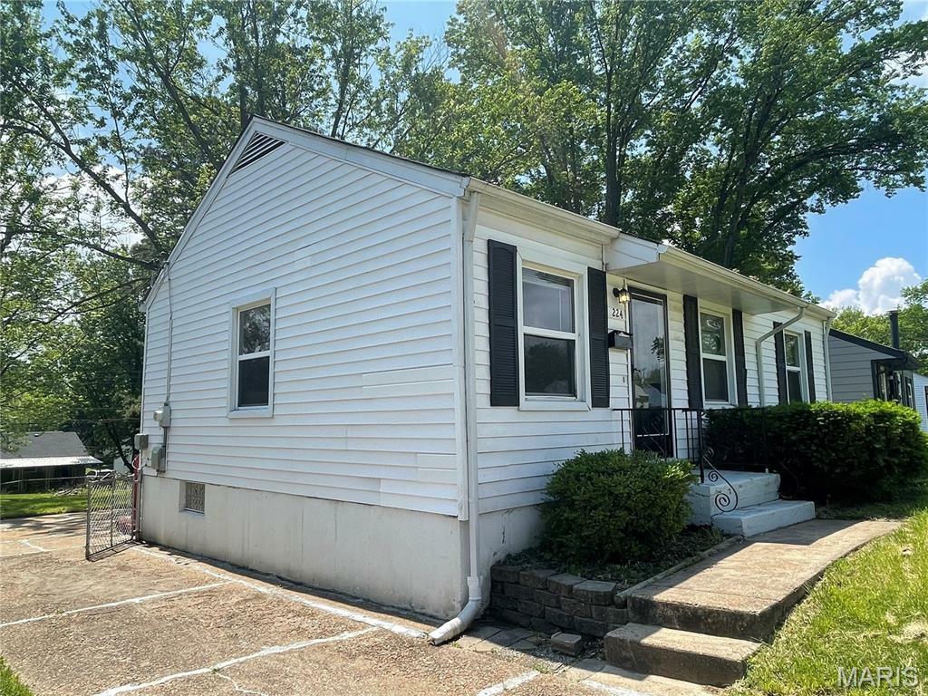 Property Photo: 224 Cameron Road MO 63137