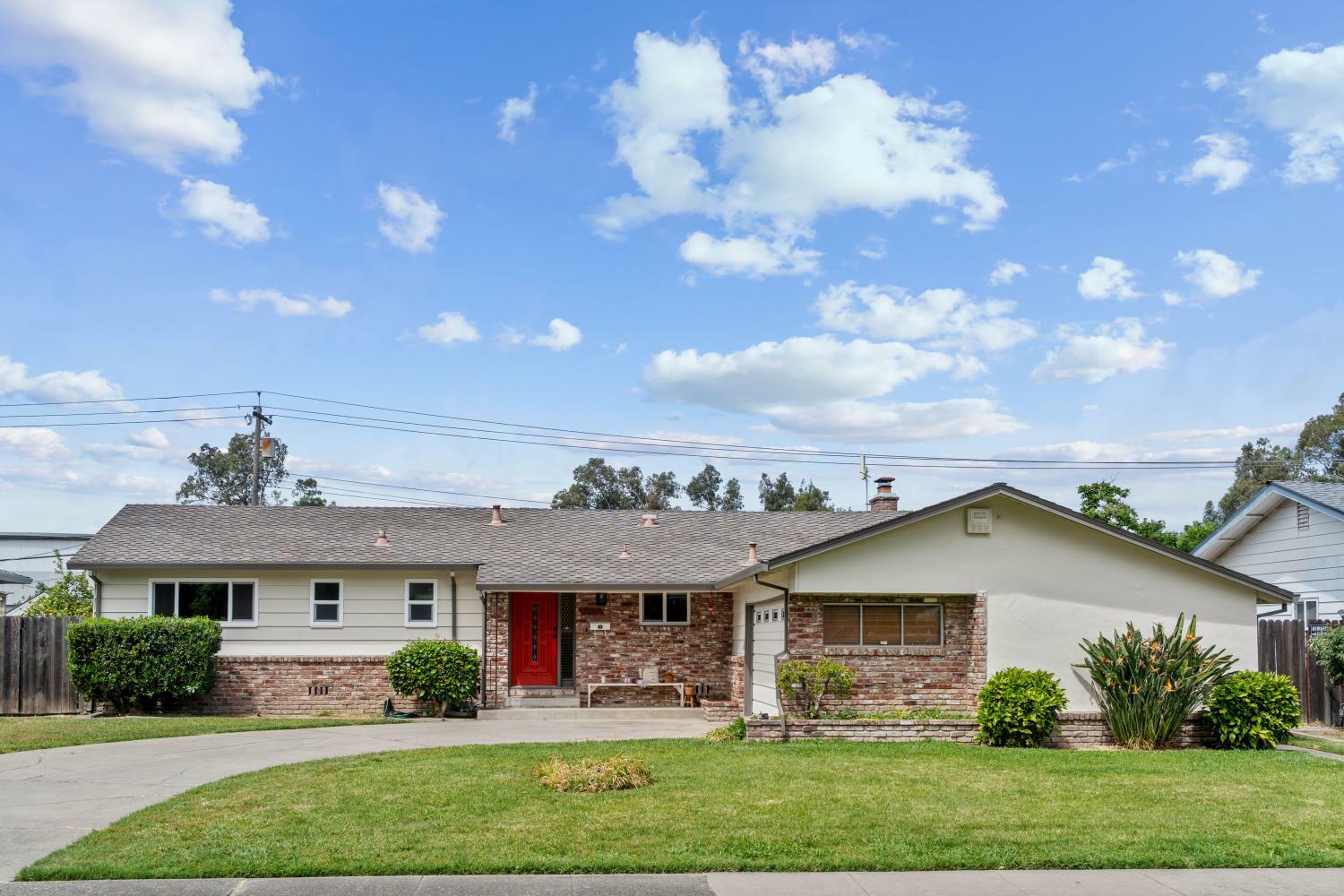 Property Photo: 7037 Wilshire Circle CA 95822