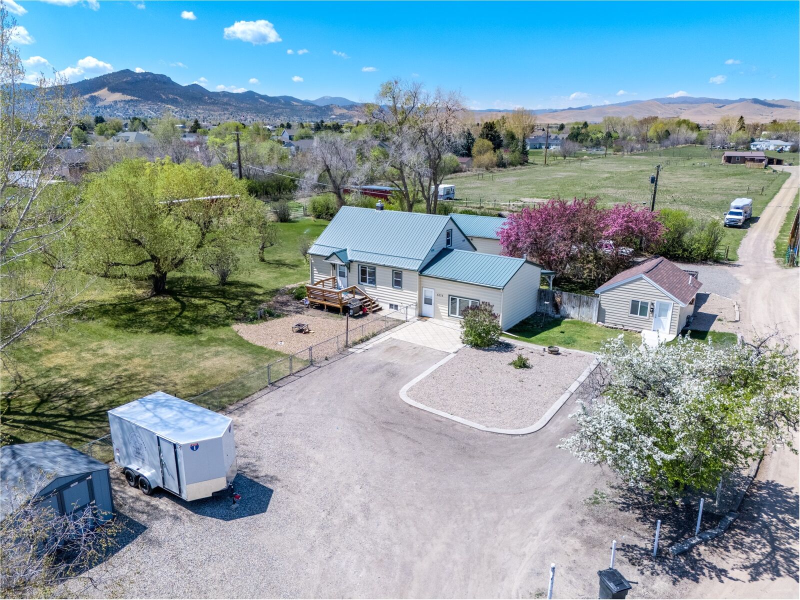 Property Photo: 4324 N Montana Avenue MT 59602