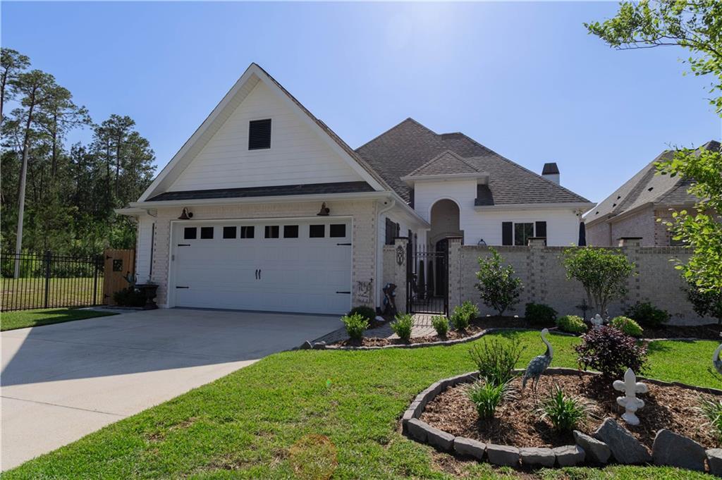 Property Photo: 201 Jardin Loop LA 70433