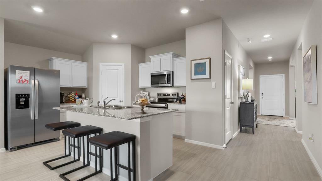 Property Photo: 512 Crestridge Drive N TX 76033