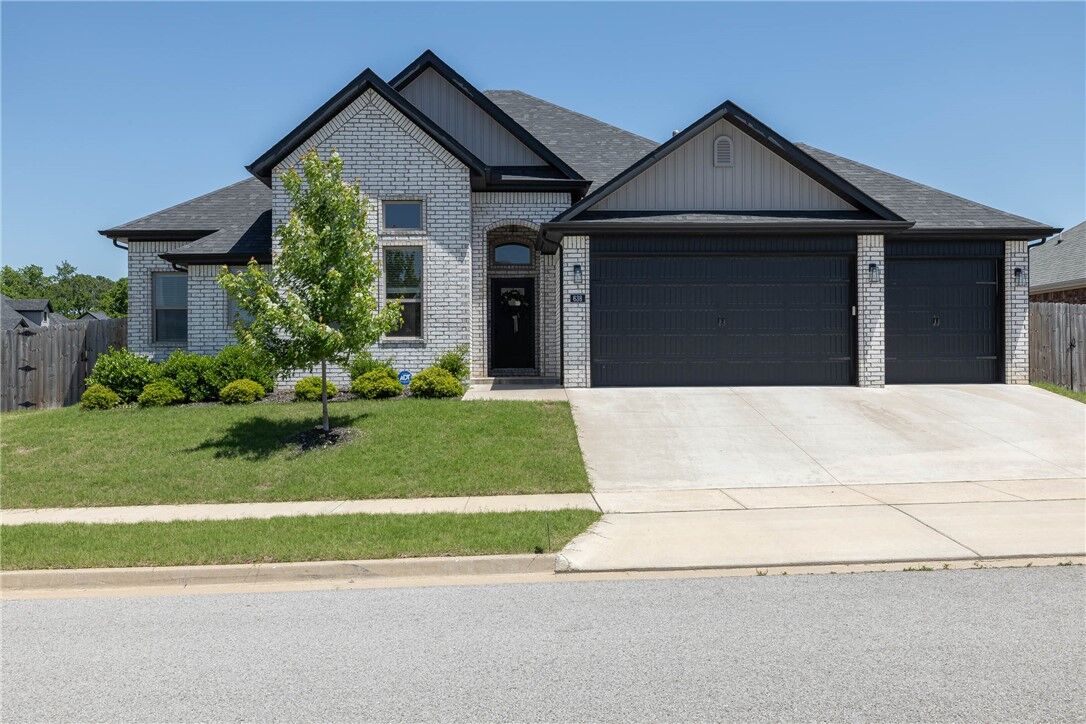 Property Photo:  638 N Drewrys Bluff Drive  AR 72704 