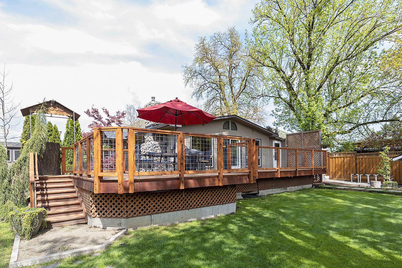 Property Photo: 2122 2nd Avenue OR 97525