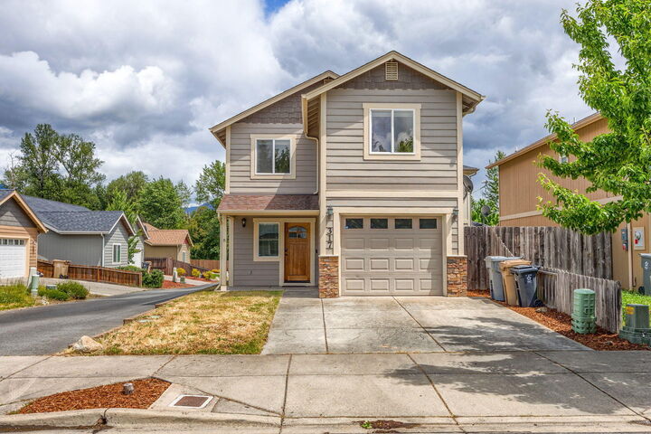 317 SW Bayou Place  Grants Pass OR 97526 photo
