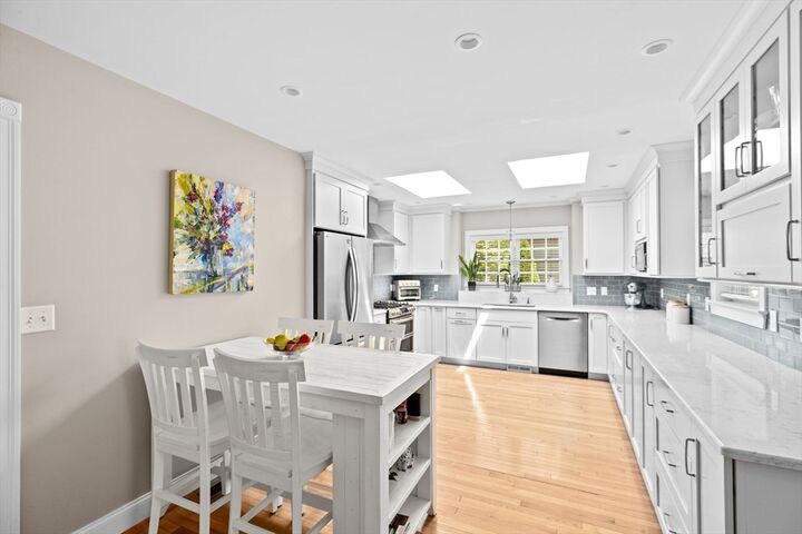 Property Photo:  5 Alexander Pl 5  MA 02066