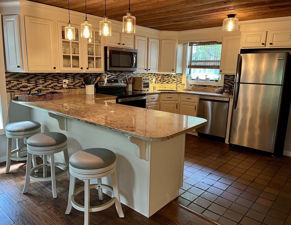 Property Photo:  19 Greenwood Village St 19  MA 02356 