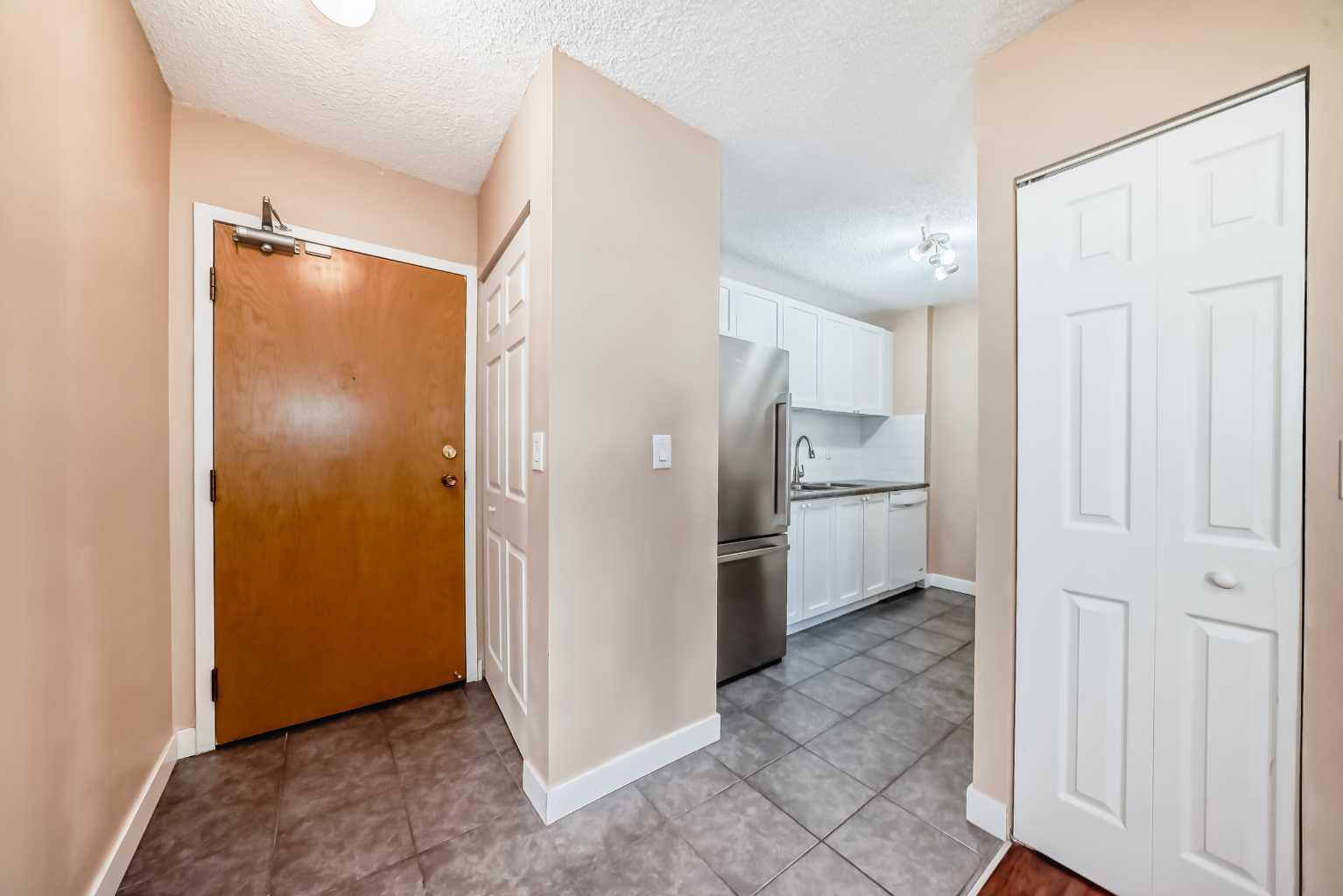 Property Photo: 4944 Dalton Drive NW 202 AB T3A 2E6