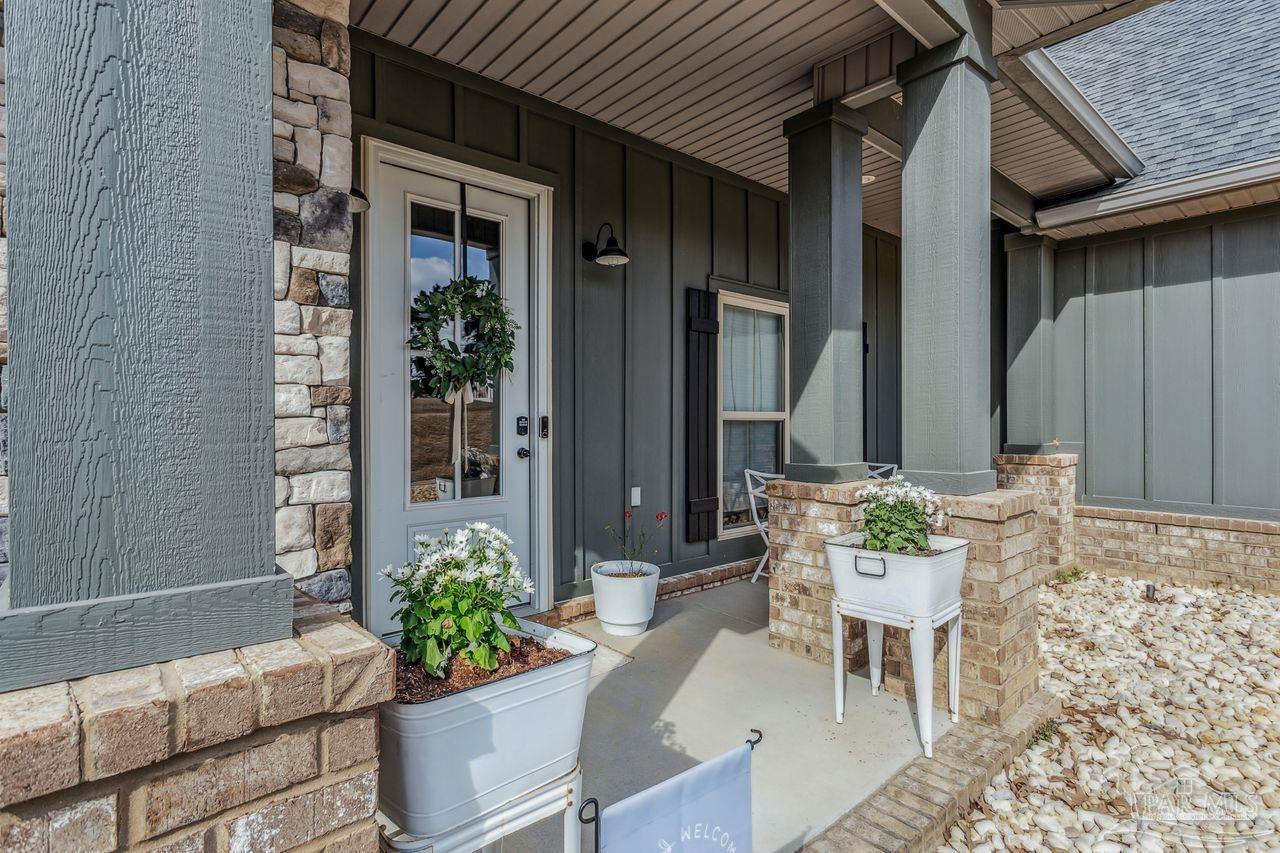 Property Photo:  1058 Iron Forge Rd  FL 32533 