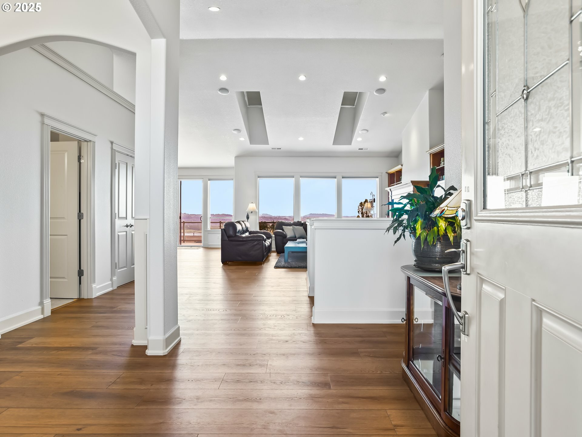 Property Photo: 698 W Dogwood St WA 98671