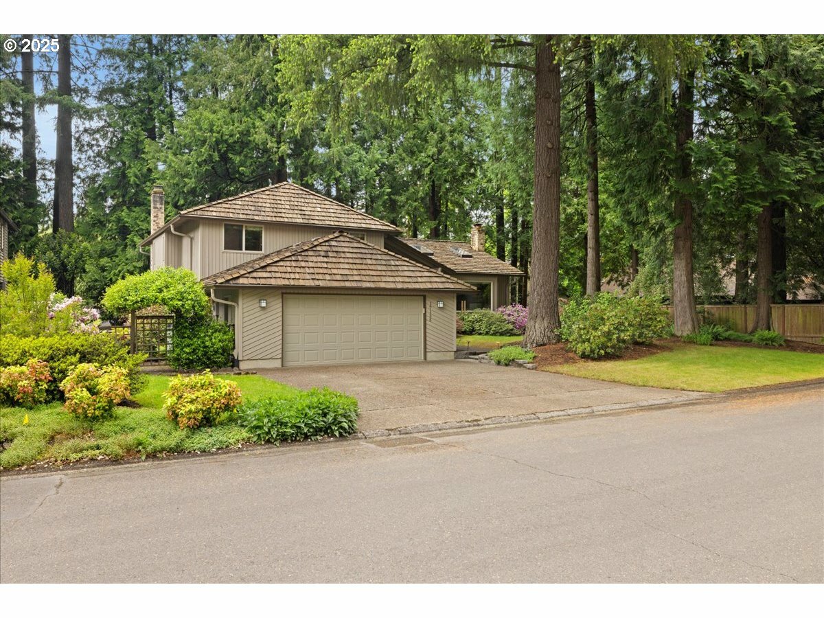 Property Photo: 17135 SW Rivendell Dr OR 97224