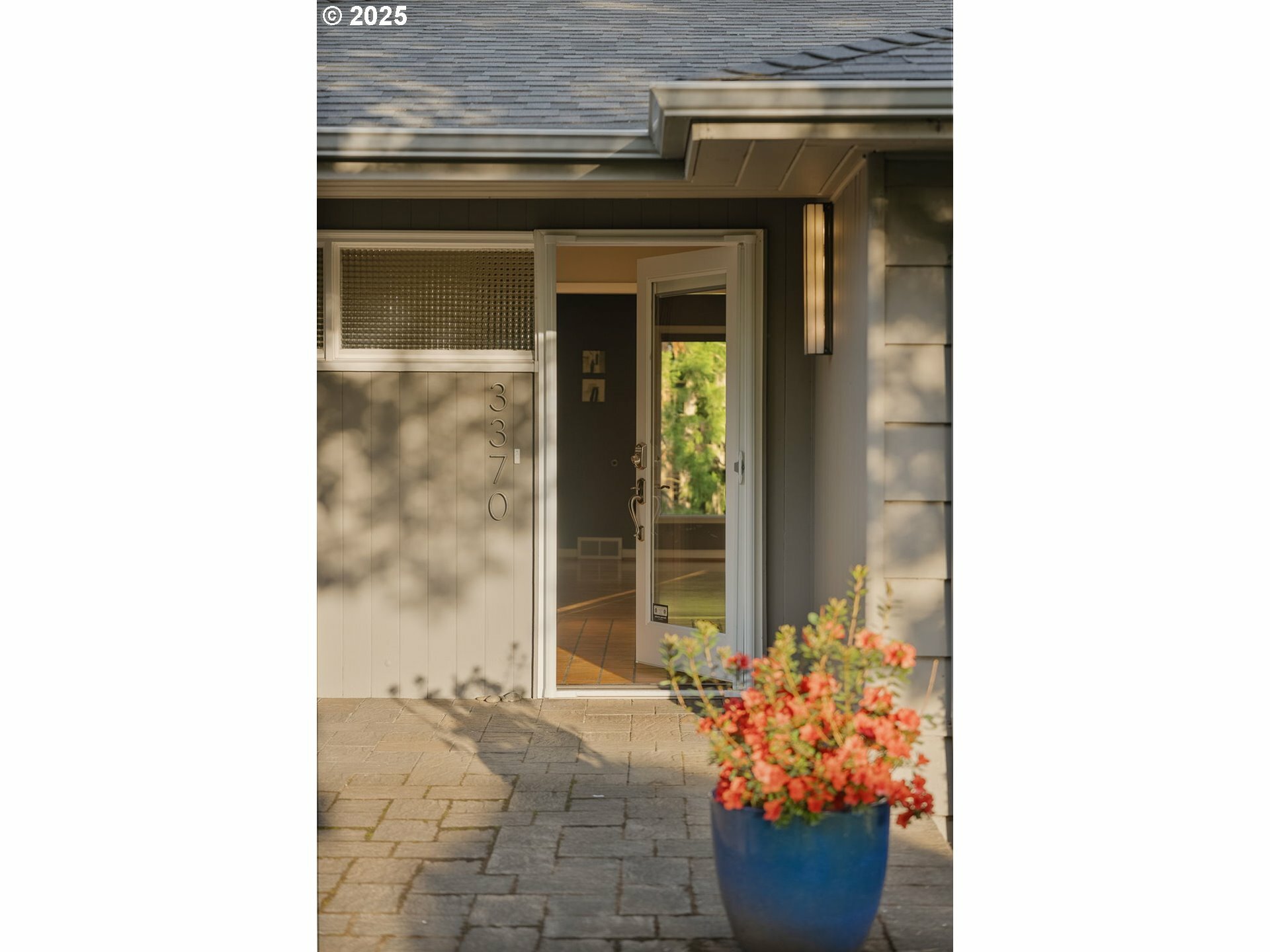 Property Photo: 3370 SW Vista Dr OR 97225