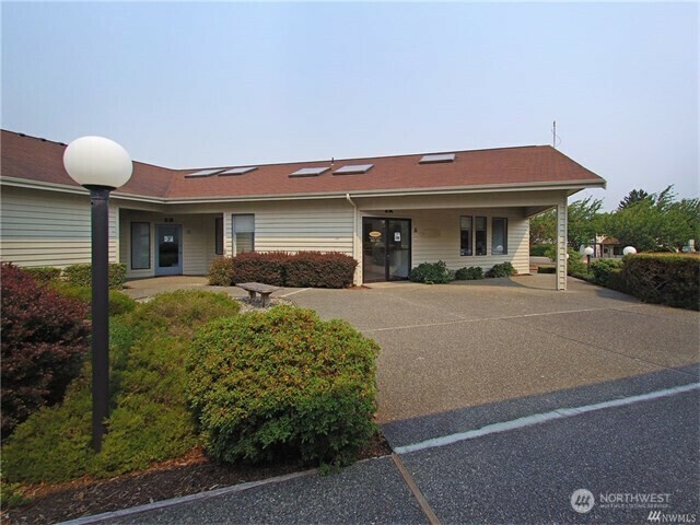 Property Photo: 675 N Fifth Avenue 2B WA 98382