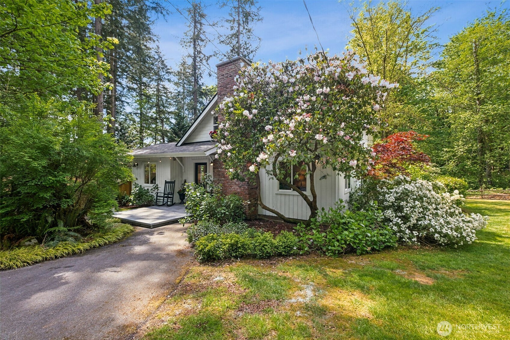 Property Photo: 15715 249 Avenue SE WA 98027