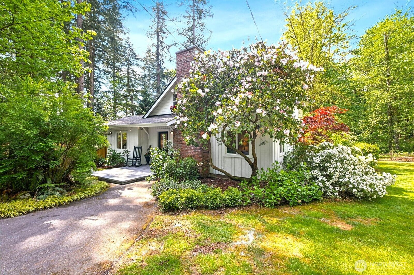 Property Photo: 15715 249 Avenue SE WA 98027