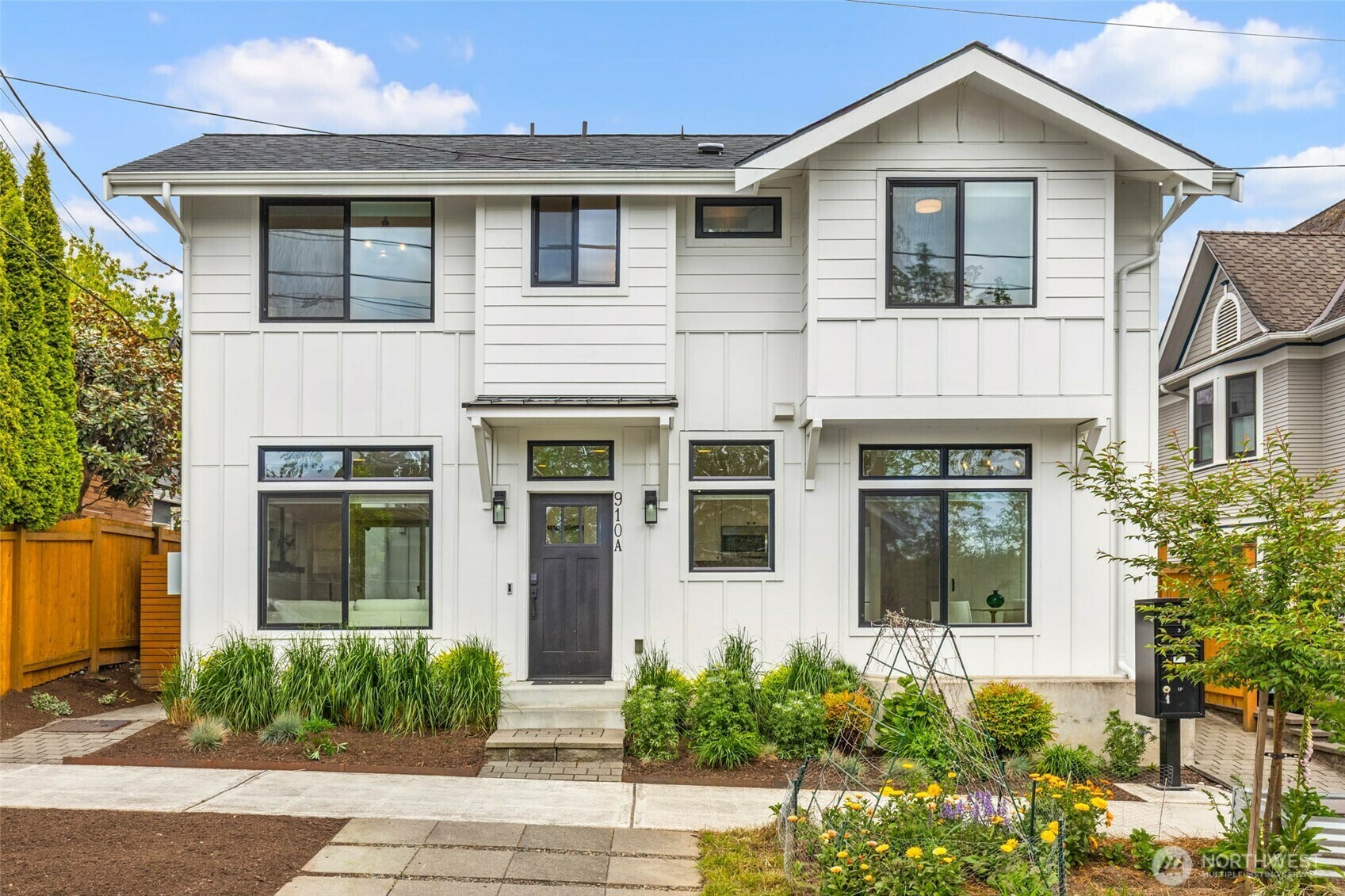 Property Photo: 910 A 24th Avenue S WA 98144
