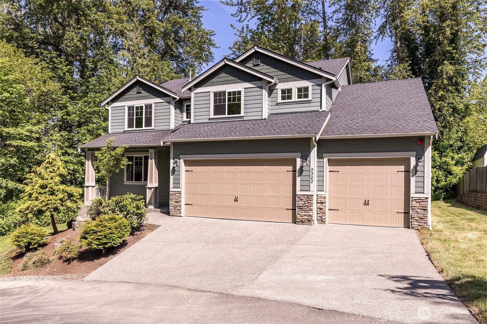 Property Photo:  9302 S 216th Place  WA 98031 