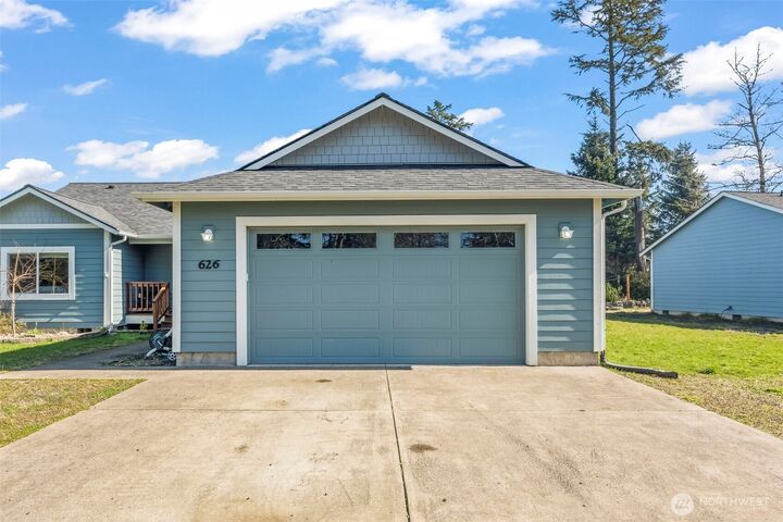 Property Photo:  626  Duck Lake Drive SE  WA 98569 