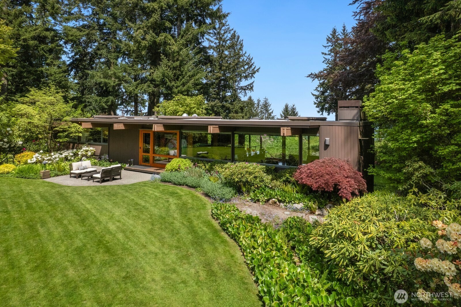 Property Photo: 14836 SE 54th Street WA 98006