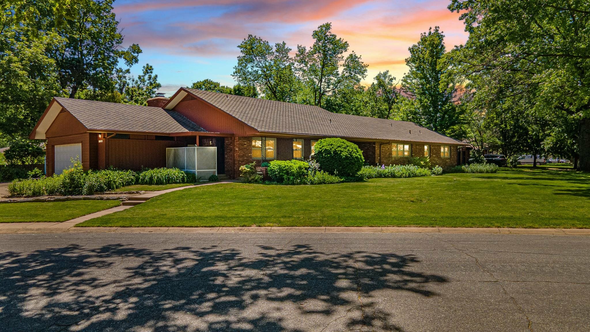 Property Photo: 9711 W Par Ln KS 67212