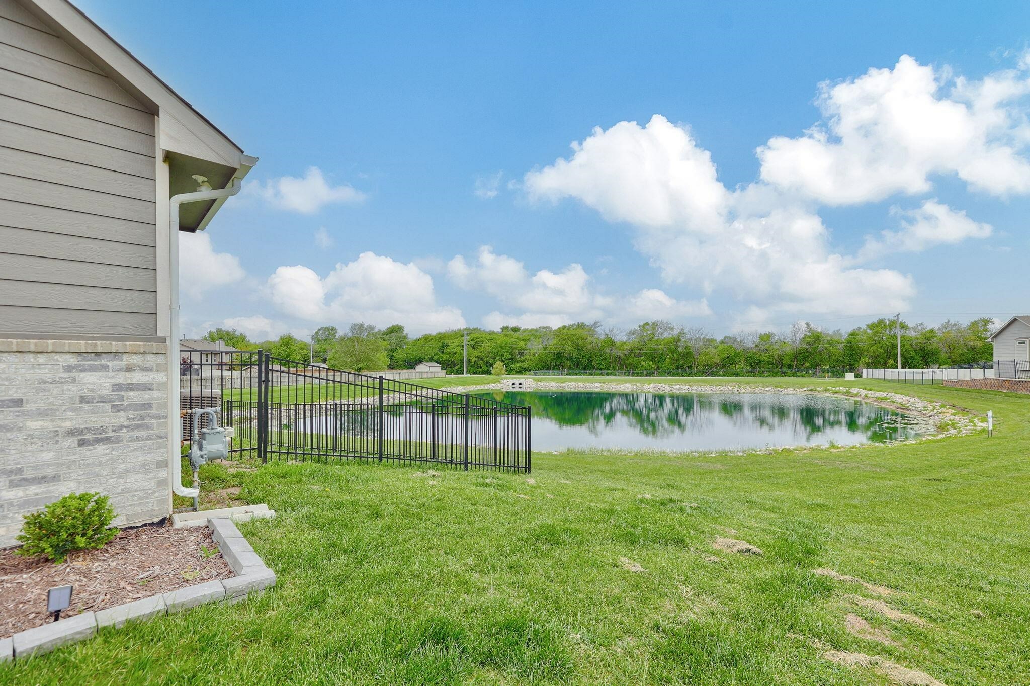 Property Photo: 819 Freedom St KS 67037