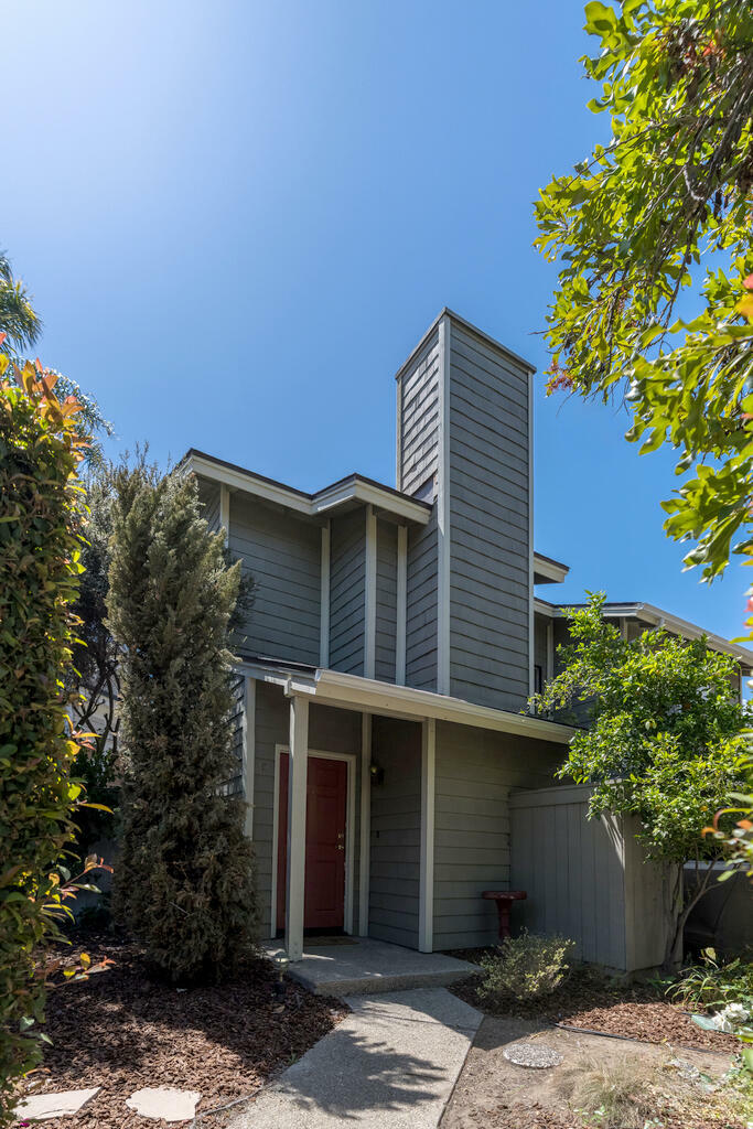 Property Photo:  522 W Victoria Street C  CA 93101 