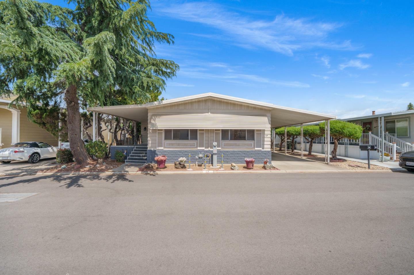 Property Photo: 275 Burnett Avenue 54 CA 95037