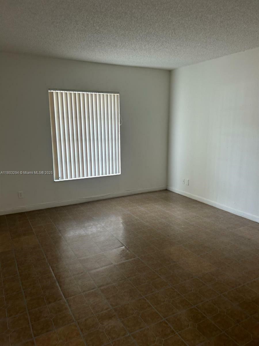 Property Photo: 4007 N University Dr 106 FL 33351
