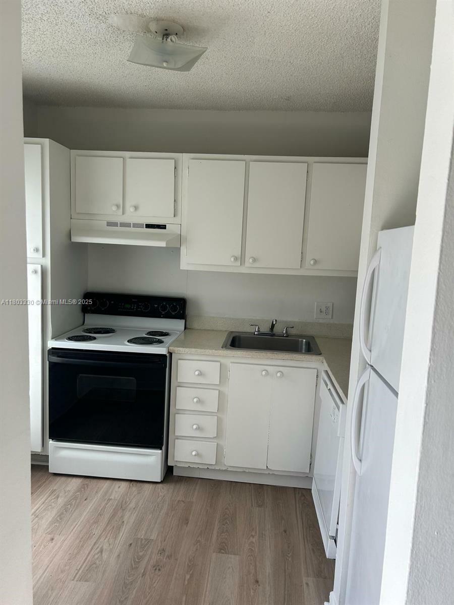 Property Photo: 4013 N University Dr 201 FL 33351