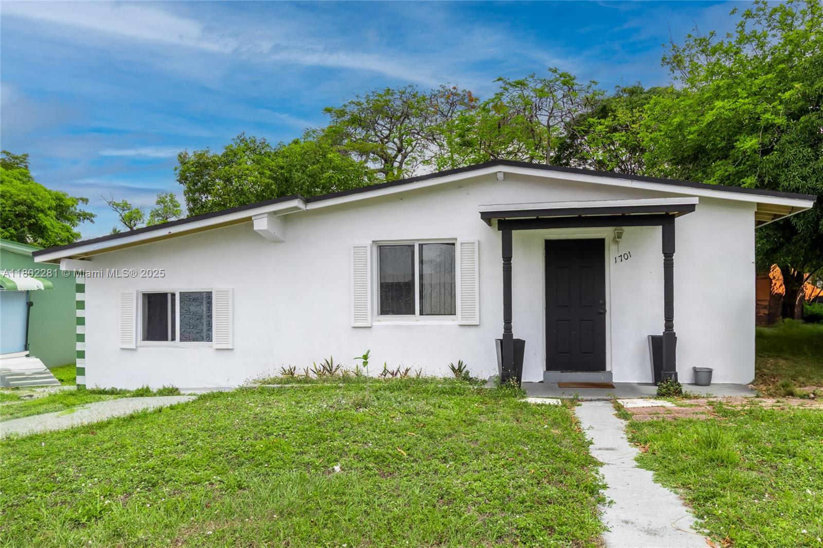 Property Photo: 1701 NW 15th Ct FL 33311