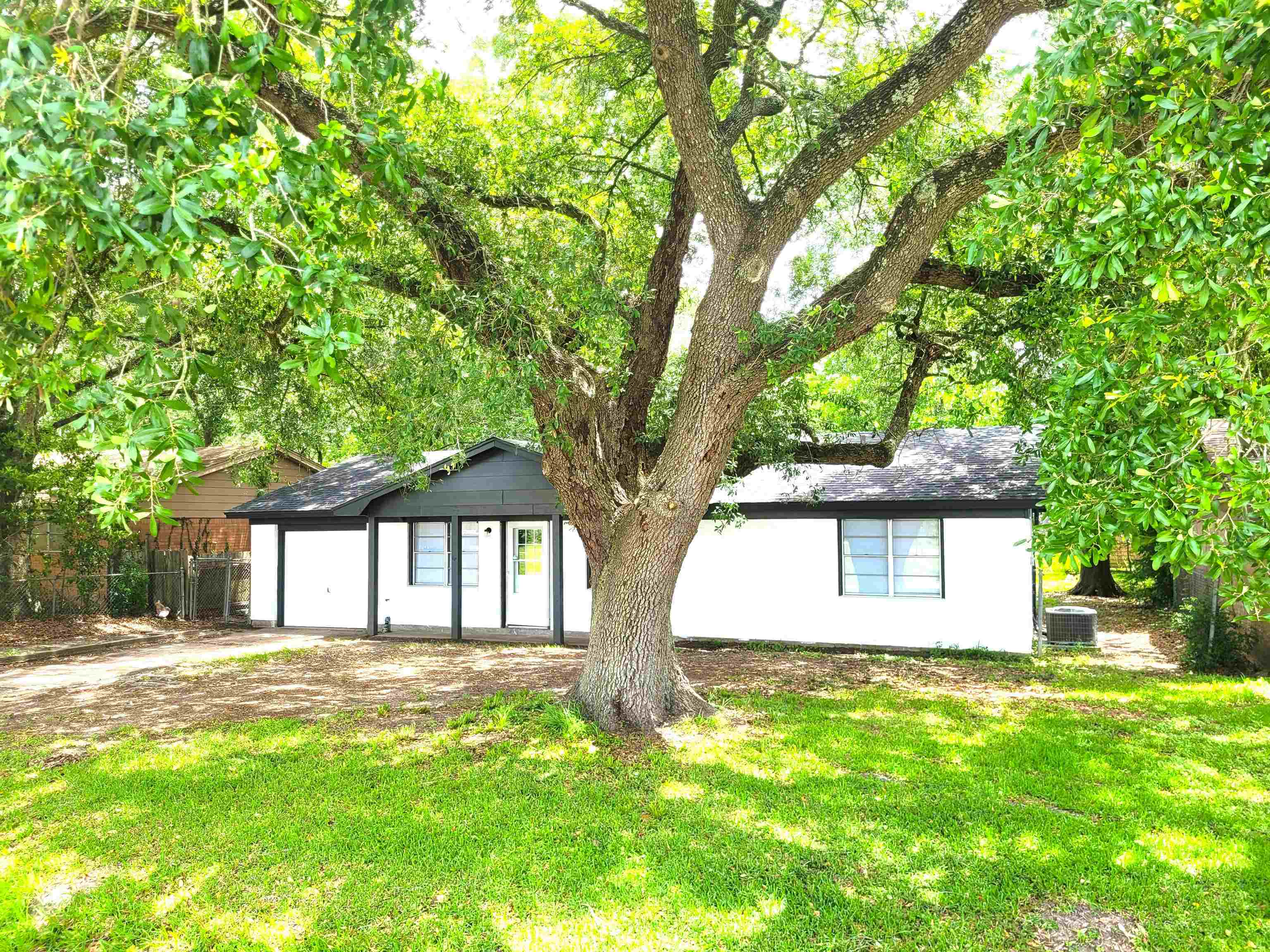 Property Photo: 525 Eldridge Dr. TX 77707