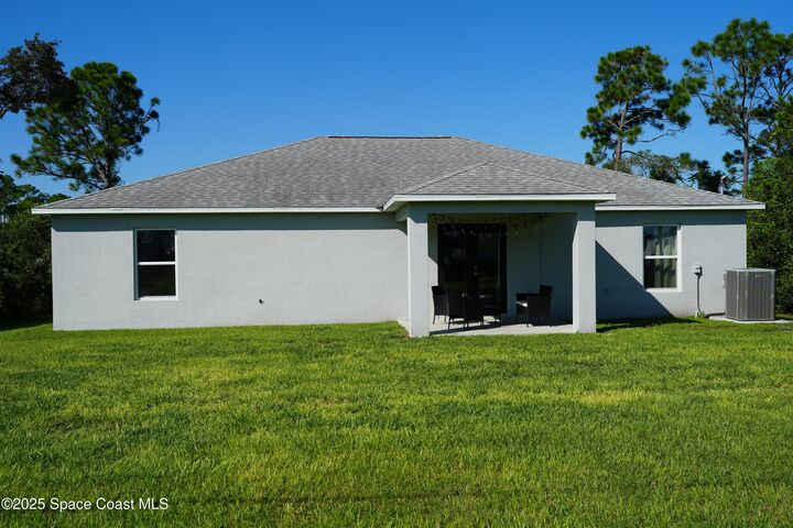 Property Photo: 1511 Rushmore Avenue SE FL 32909