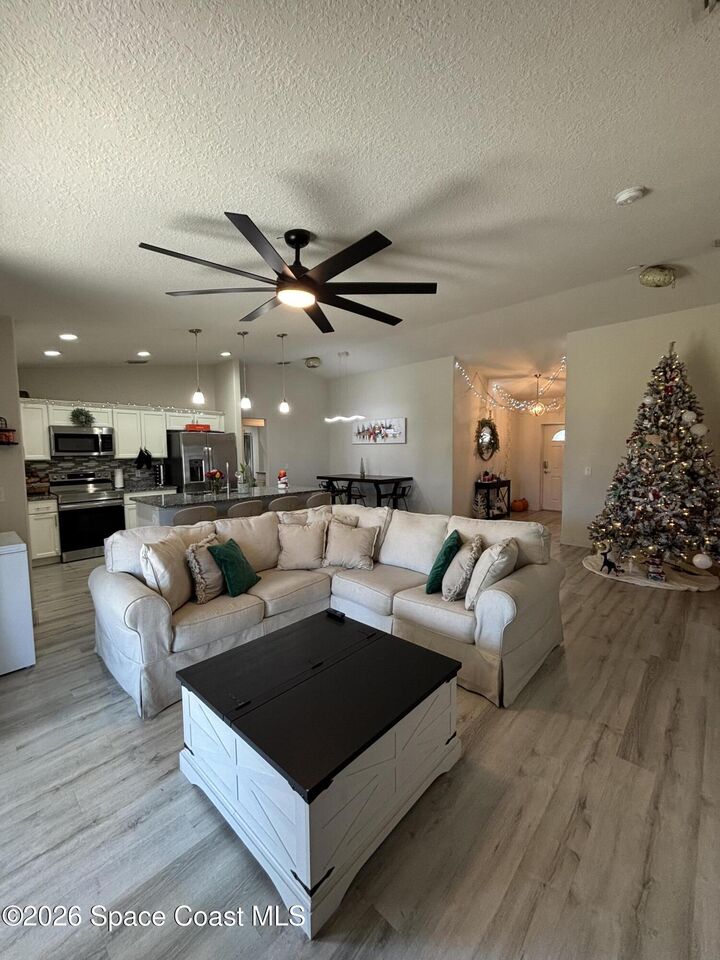 Property Photo: 1511 Rushmore Avenue SE FL 32909