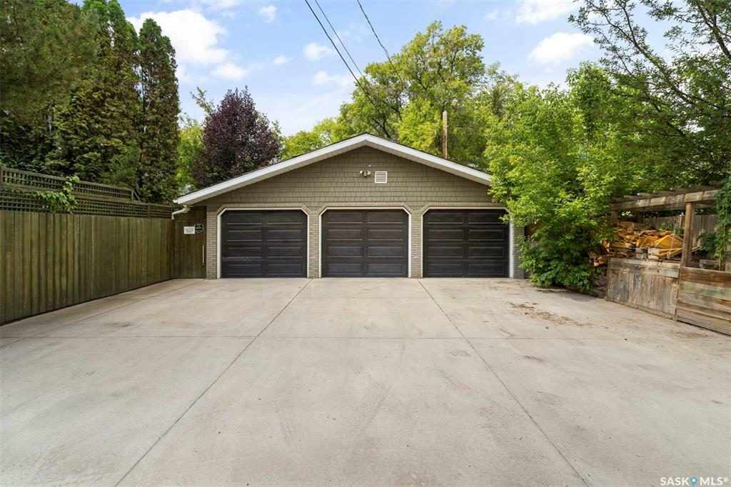 Property Photo: 910 Queen Street SK S7K 0N2