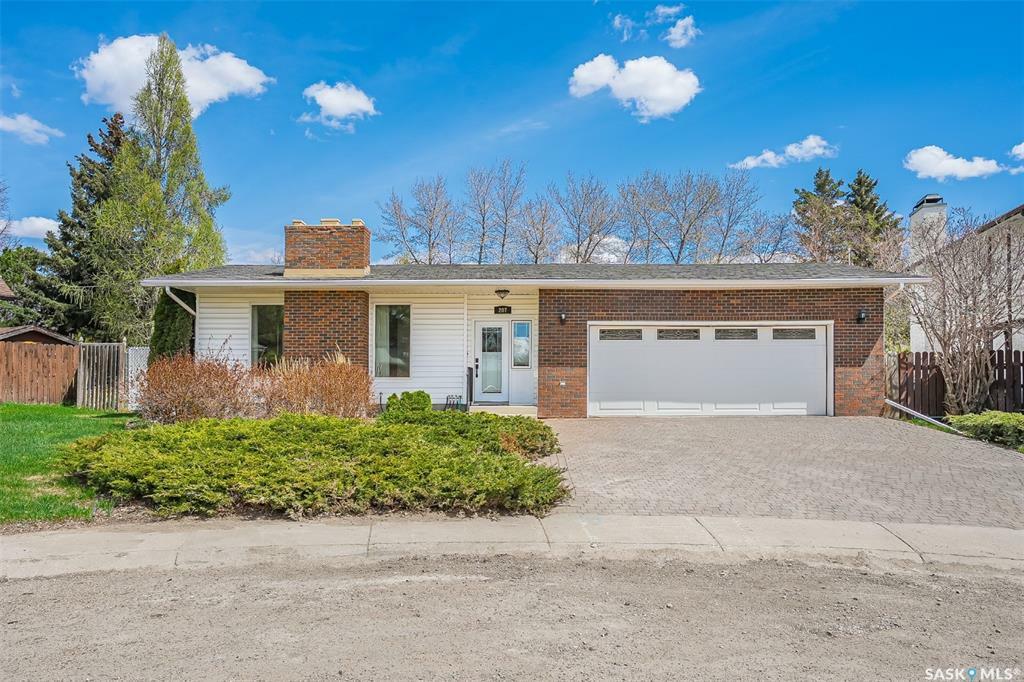 Property Photo:  207 Costigan Bay  SK S7J 3P4 