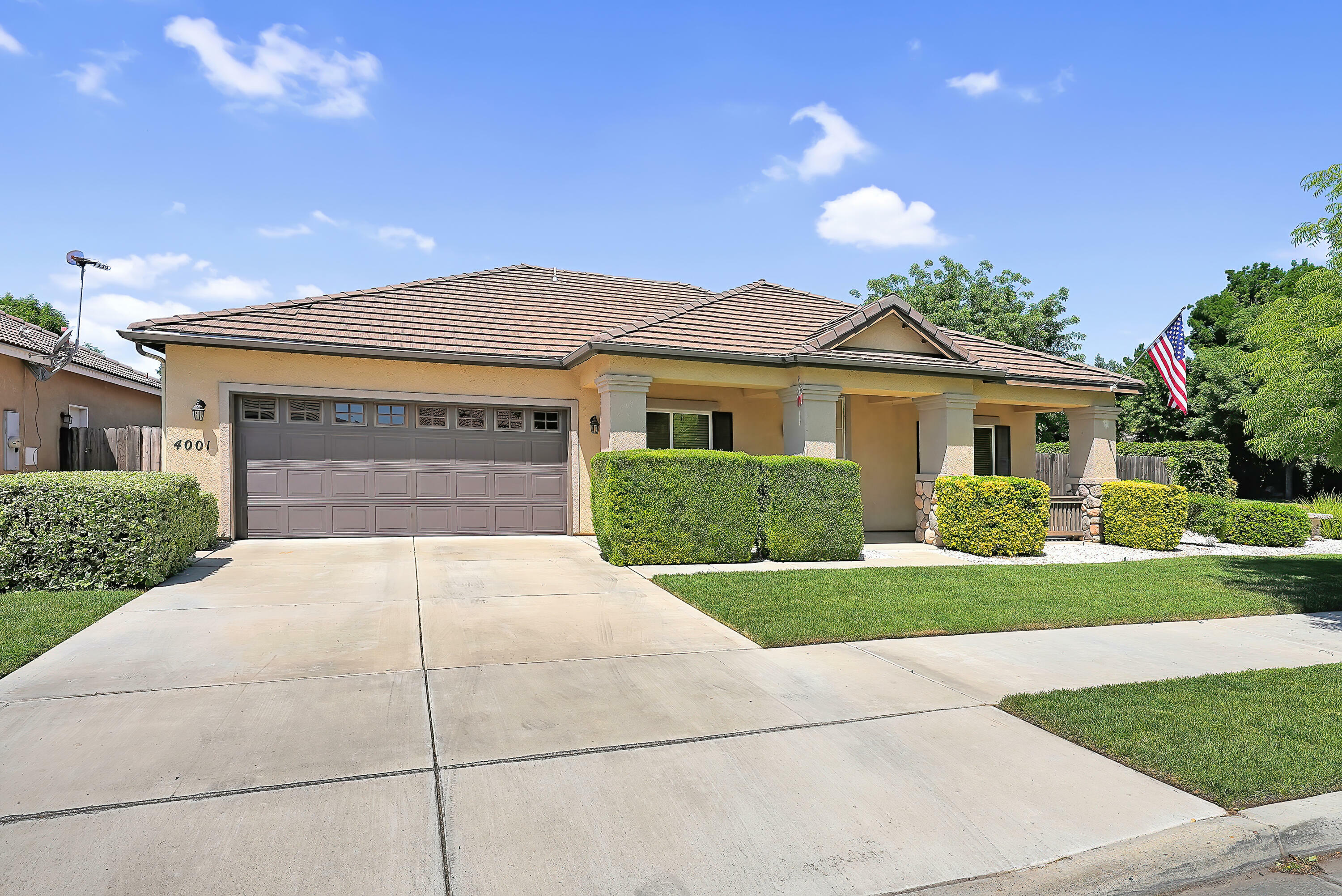 Property Photo: 4001 S Oak View Street CA 93277