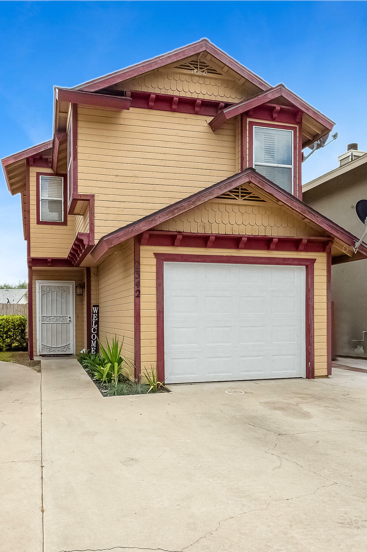 2342 W Packwood Drive  Visalia CA 93277 photo