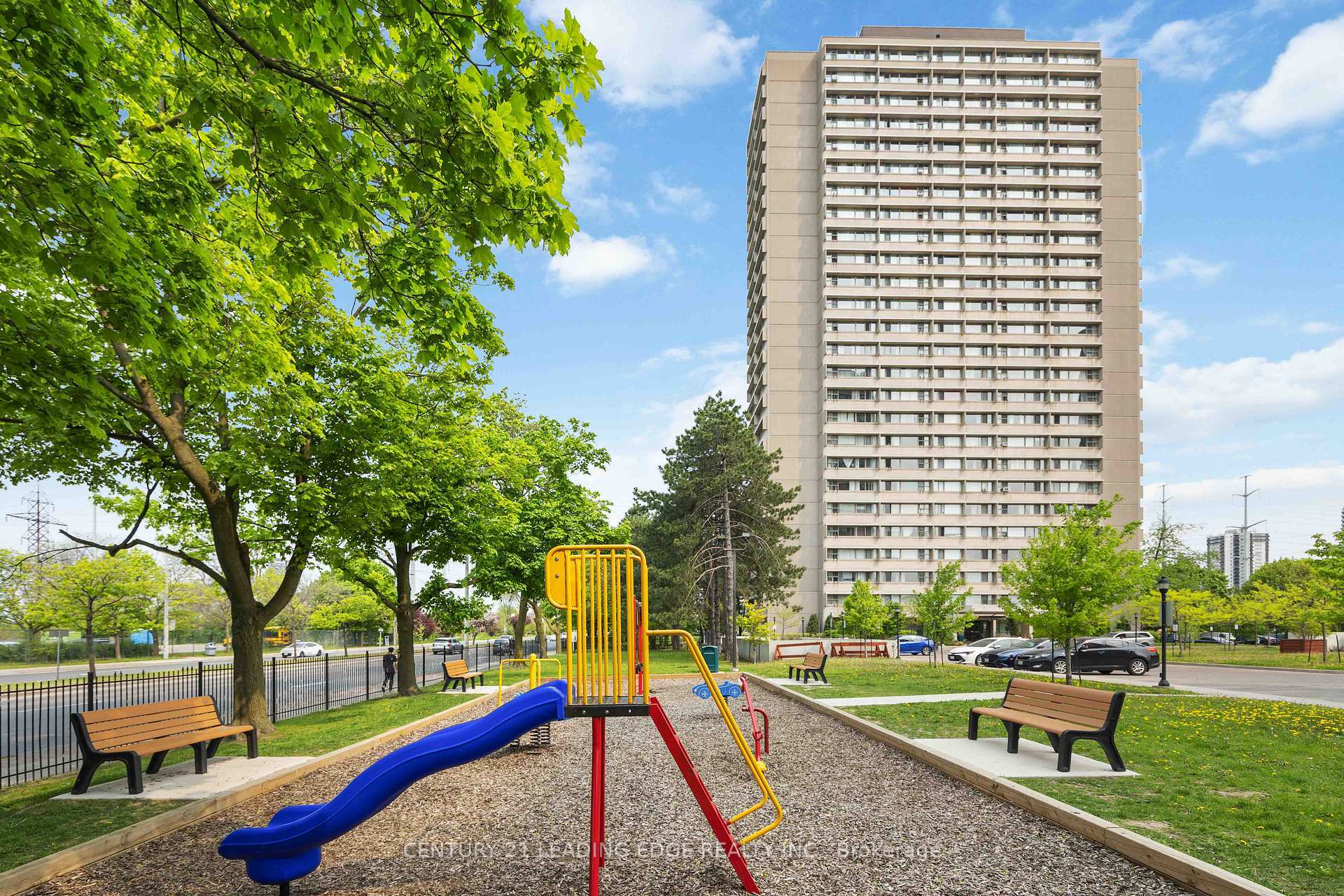 Property Photo:  735 Don Mills Road 1604  ON M3C 1T1 