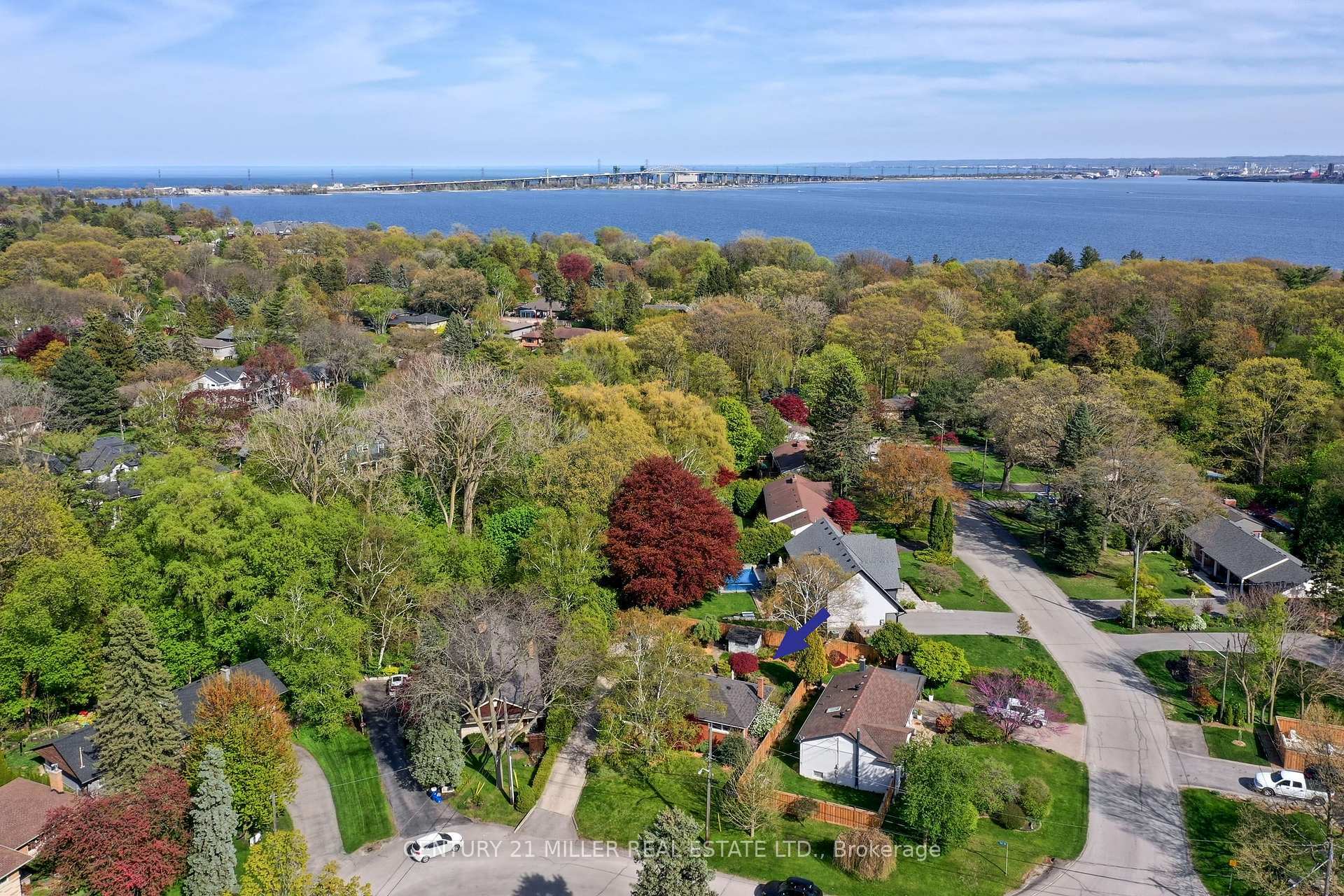 Property Photo: 811 Teal Drive ON L7T 2Y8