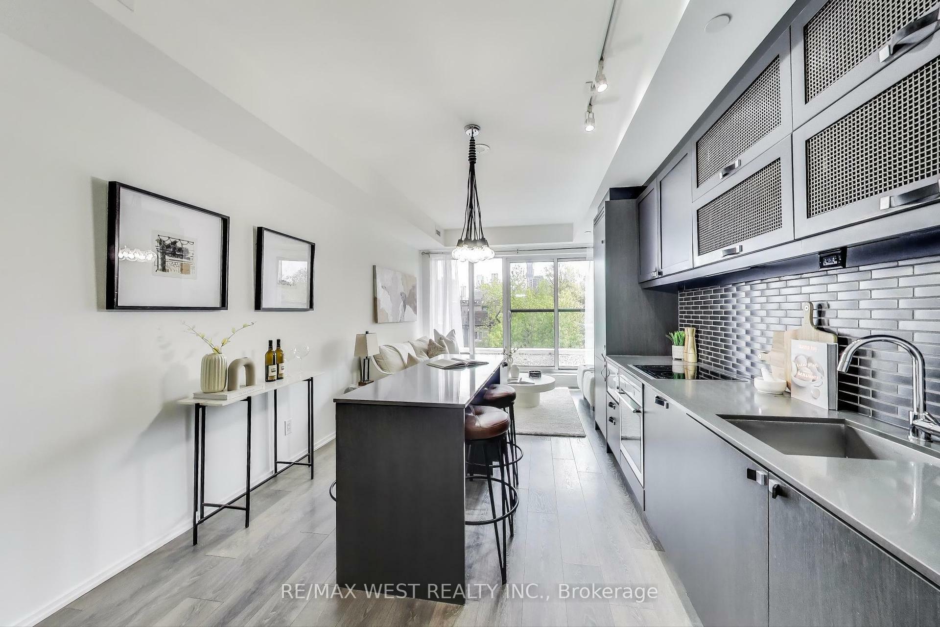 Property Photo:  783 Bathurst Street 307  ON M5S 0A8 