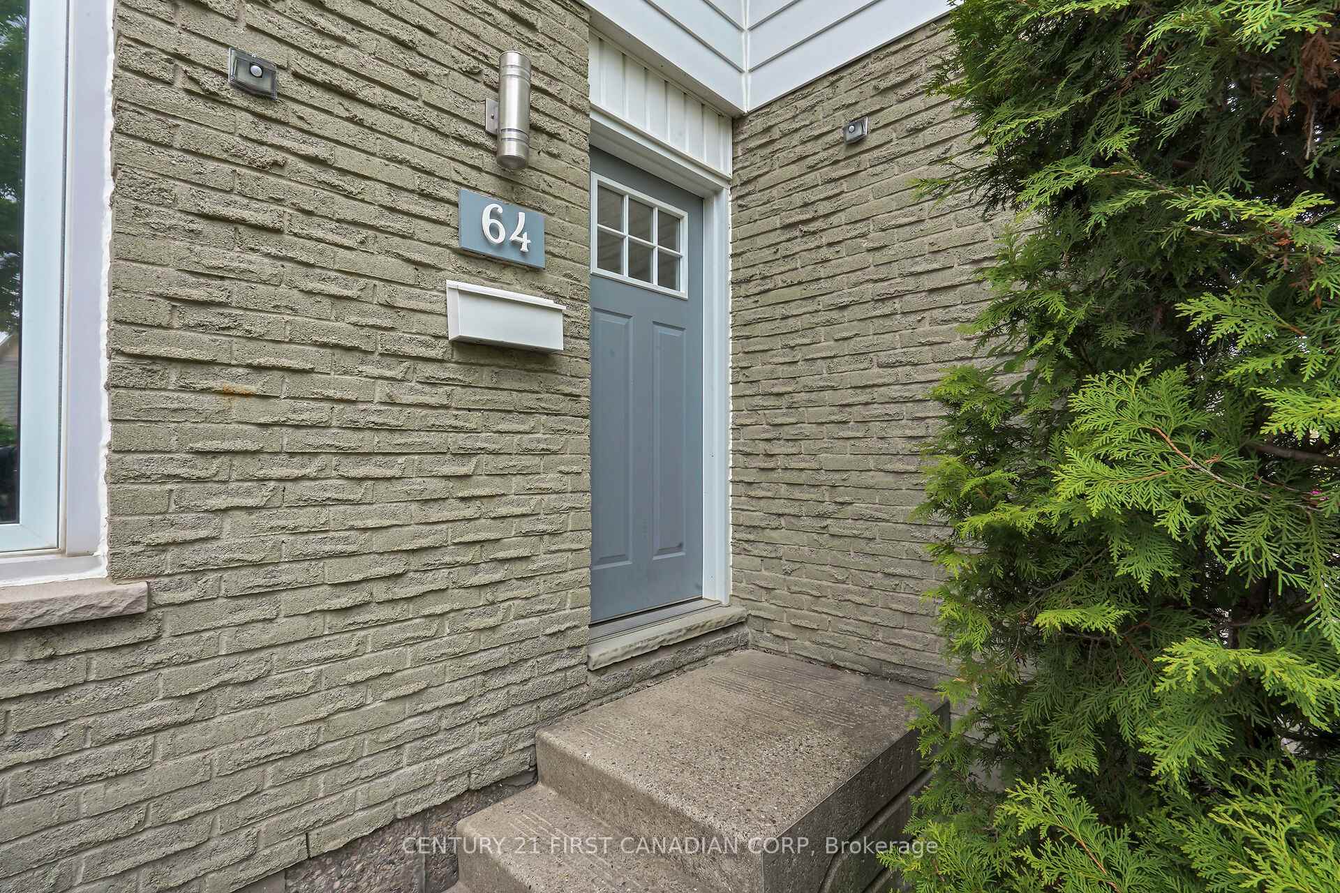 Property Photo: 64 Inverary Road ON N6G 3L6