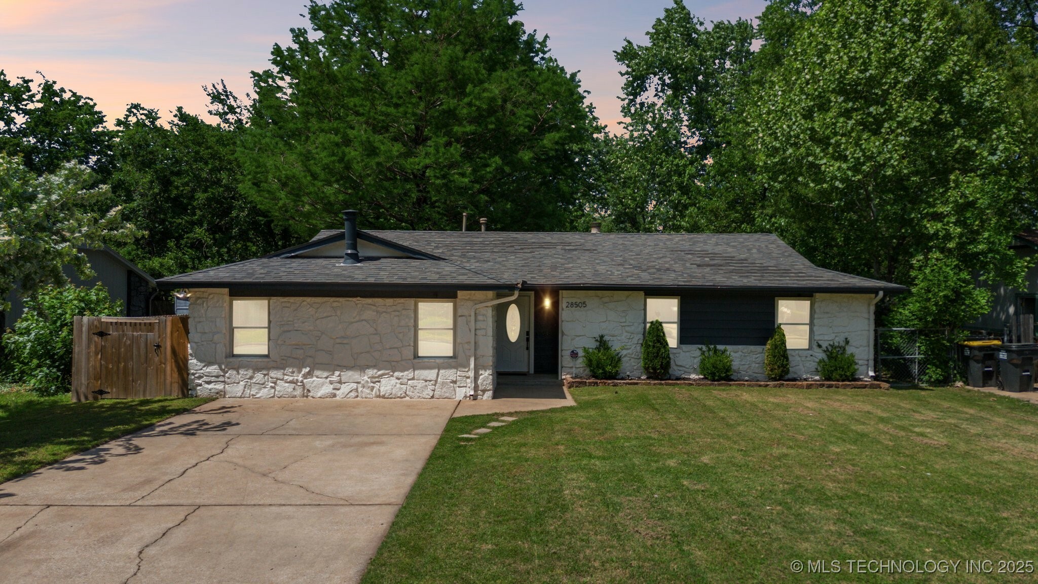 Property Photo: 28505 E 139th Street S OK 74429