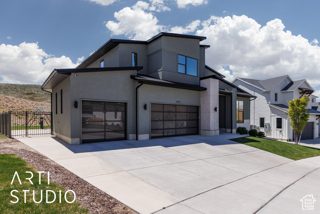 Property Photo: 1713 W Oakridge Cir UT 84043