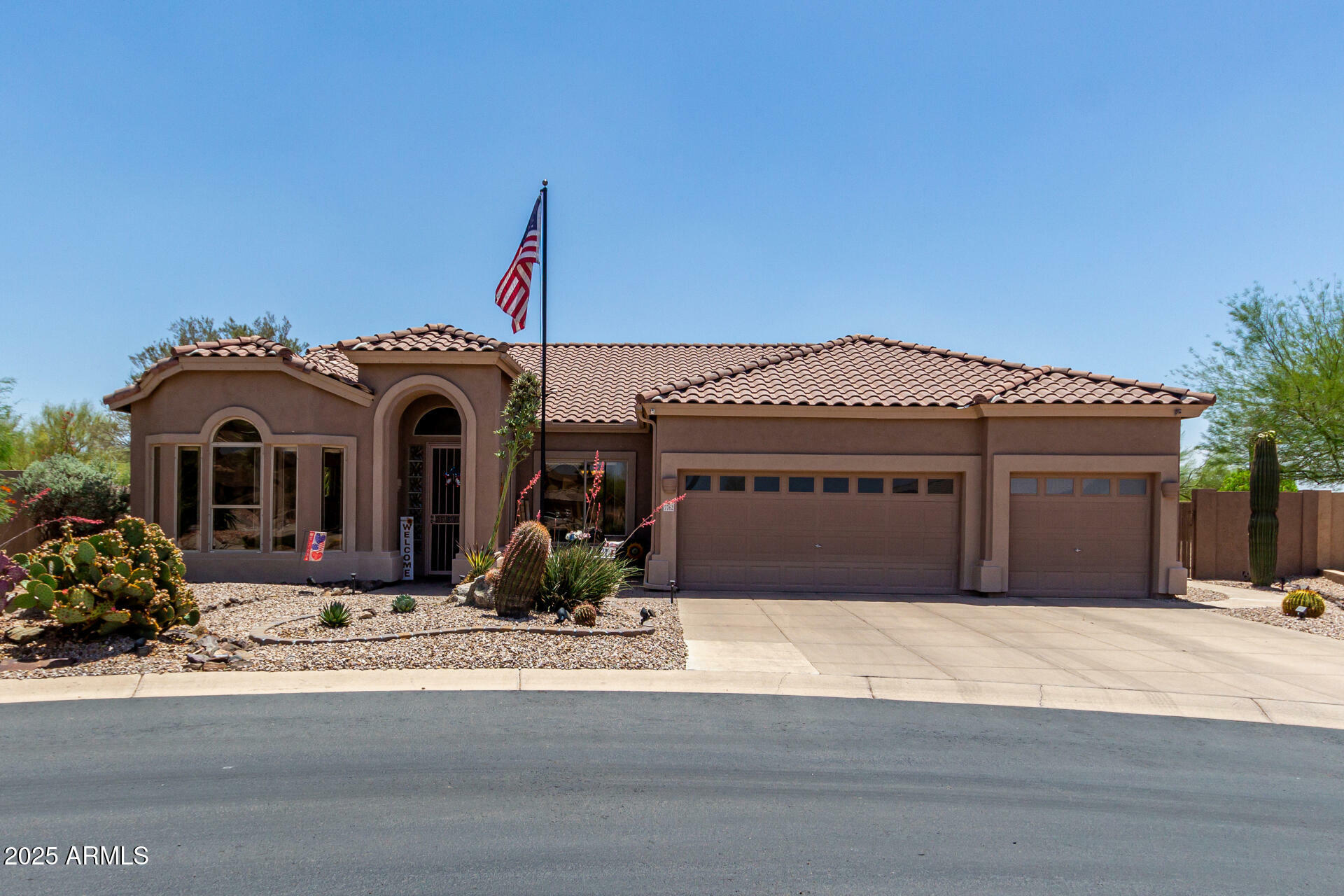 Property Photo: 7762 E Russell Circle AZ 85207