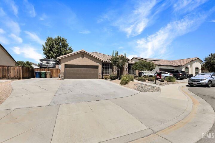 Property Photo: 9512 Four Pines Drive CA 93263