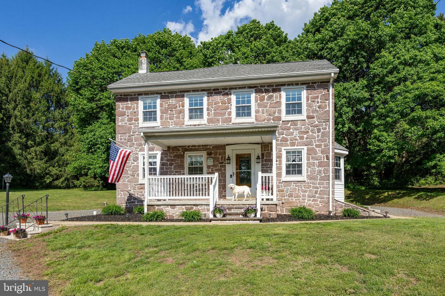 Property Photo: 305 Gunhart Road PA 19540