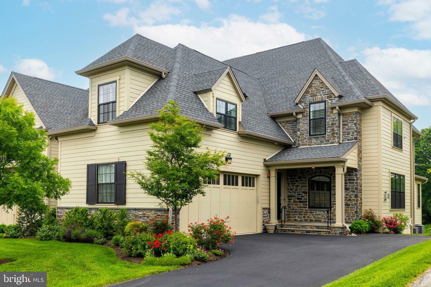 Property Photo: 6098 Creekside Drive PA 19031